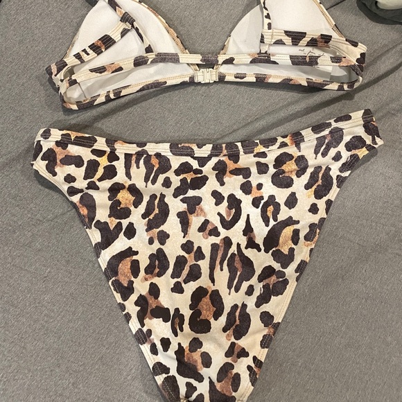 Bikini - Picture 2 of 4